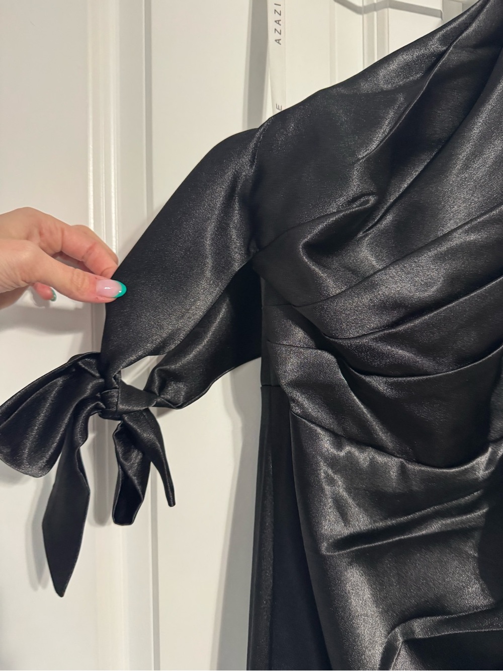 black shiny satin bridesmaid dresses Xyla Azazie Dress JUNE260 line skirt. How to wear all-black Matte satin Color:Valentino Pink